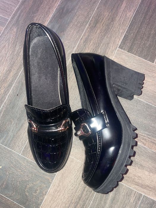 Черни обувки с ток