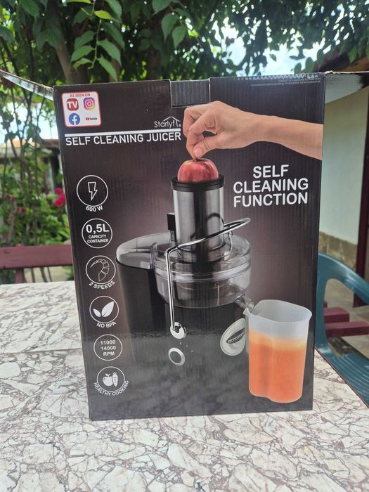 Self cleaning juicer