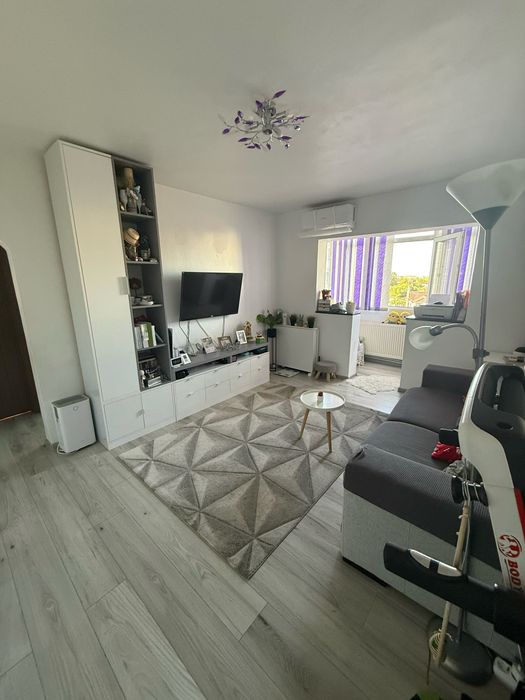 Apartament 2 semidecomandate zona Mioritei, intersectia cu Banca Nationala