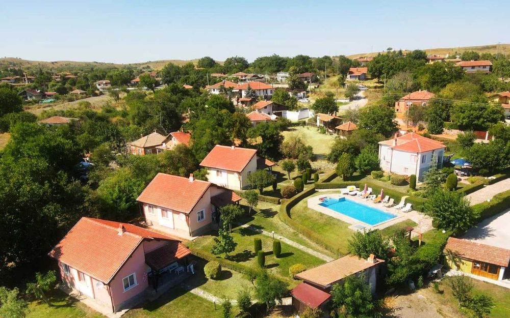 Green Life Villas – Комплекс от 3 вили с басейн до Бургас