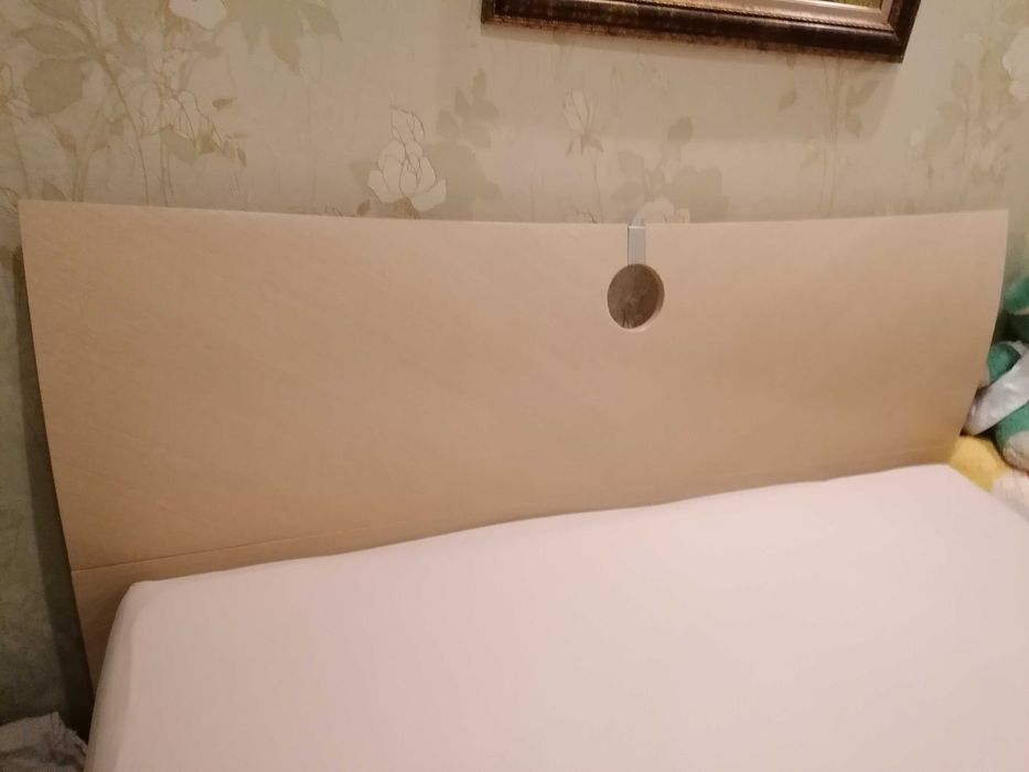 Продавам запазено легло, размер 150х200