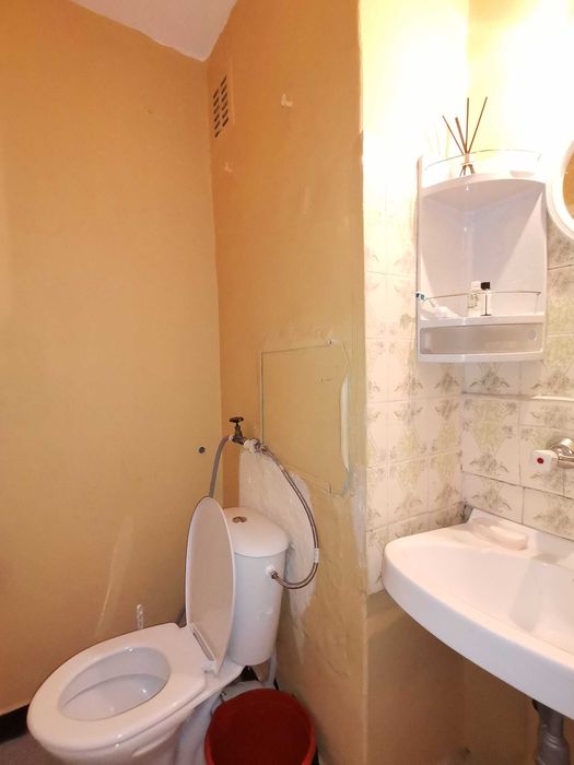 Дава се под наем Едностаен апартамент в Бургас, Изгрев - 30 кв.м за 153 € - Снимка #2