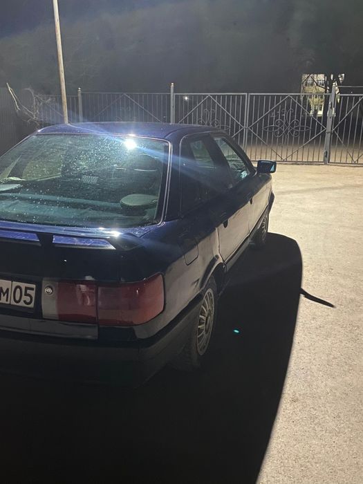 Ауди 80            .