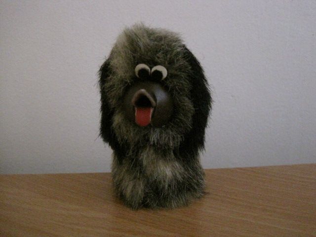 Две фигурки, цвете, апликация от кожа