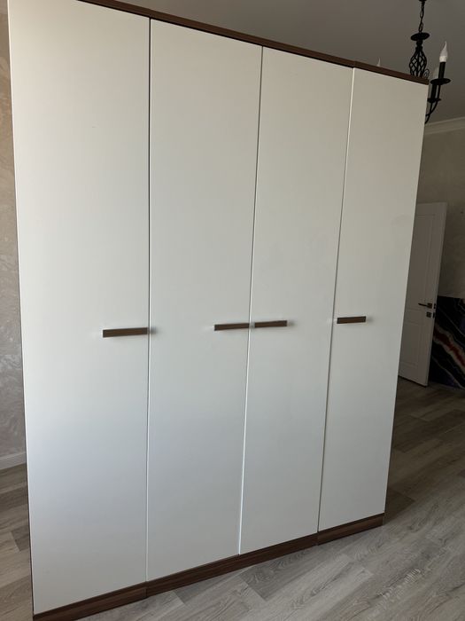 Продам шкаф 4-х дверный