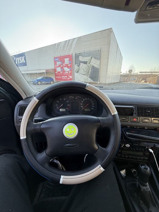 Vand golf 4 masina este intro stare foarte buna