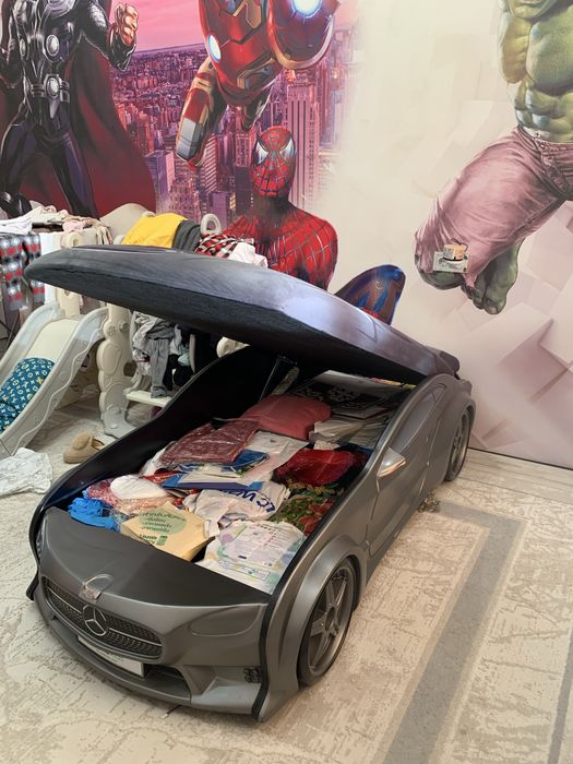 Детская кровать-машинка