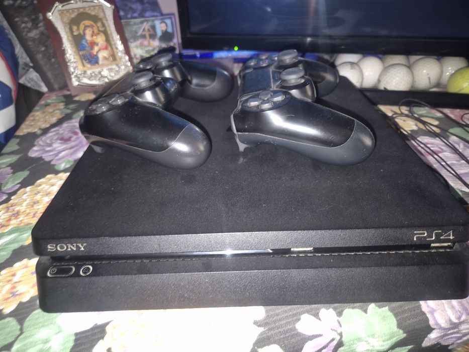 PS4 Slim 500 GB + 2 Controllere + 19 Jocuri – Pachet Complet