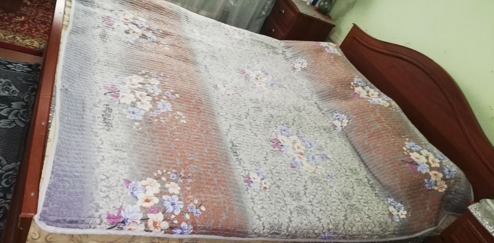 Shkaf-shifoner, krovat, oyna tumbalik, dvuxspalniy krovat