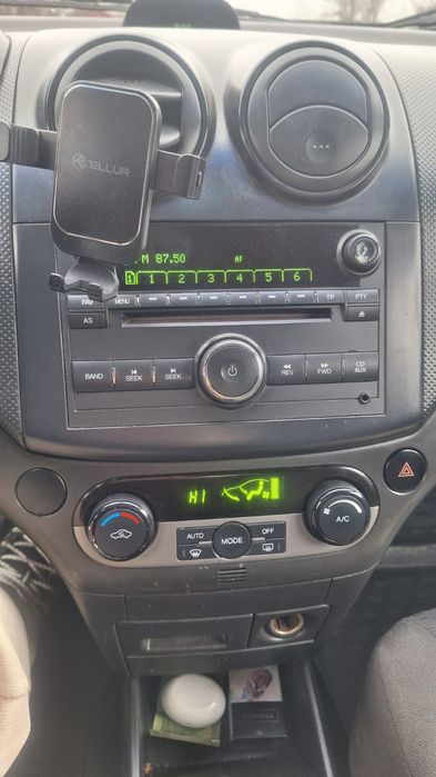 Vând chevrolet aveo