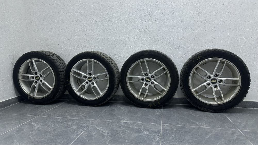 Литые диски R17 5x114.3 ET53 7.0J с шинами Nissan Juke и др.