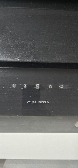 Вытяжка черная MAUNFELD