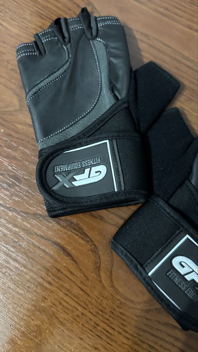 перчатки спортивные GFX.