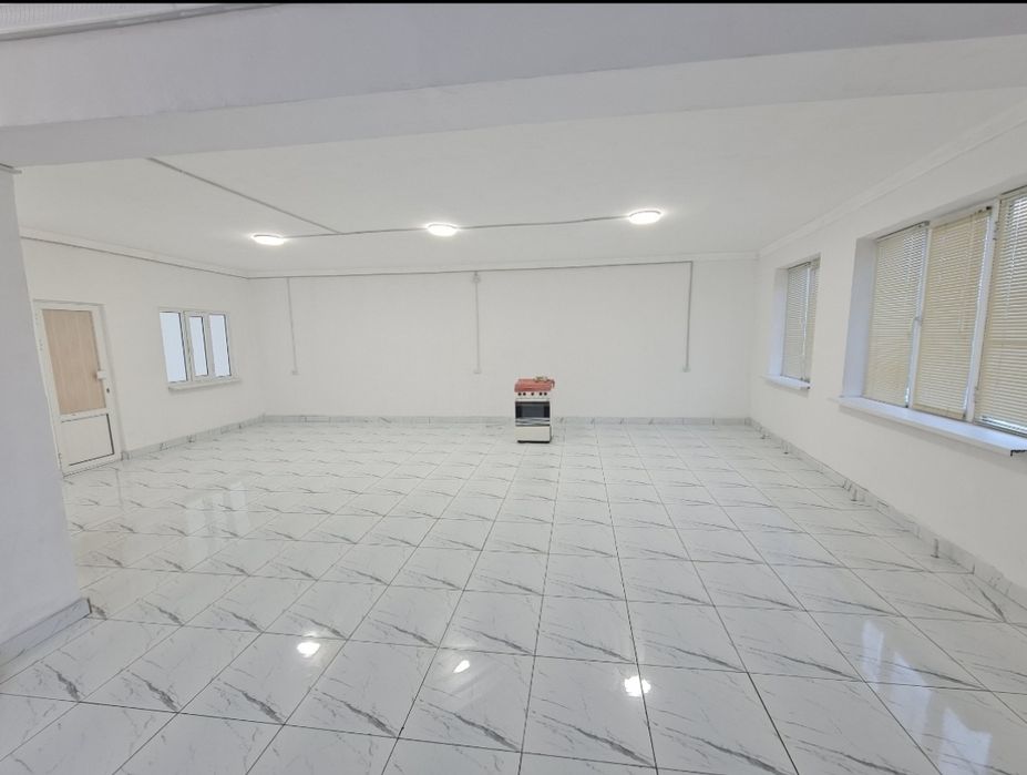 Alohida turgan bino 3 qavat 350м2 ijaraga beriladi
N