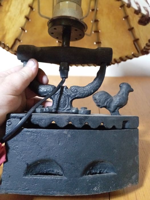 Нощна лампа ютия (ретро)