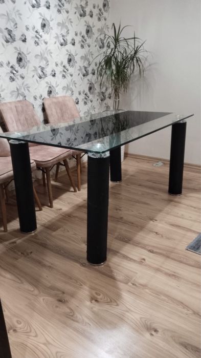 Стол стеклянный……………………………………………………………………………………………………………………………………………..