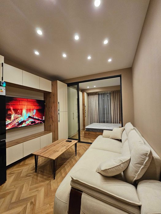 Шикарная студия в центре. 8-й роддом.