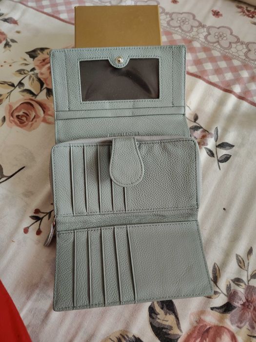Ново дамско портмоне от естествена кожа
