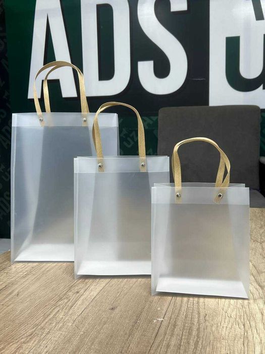 Shaffof paketlar sizning logoyingiz bilan