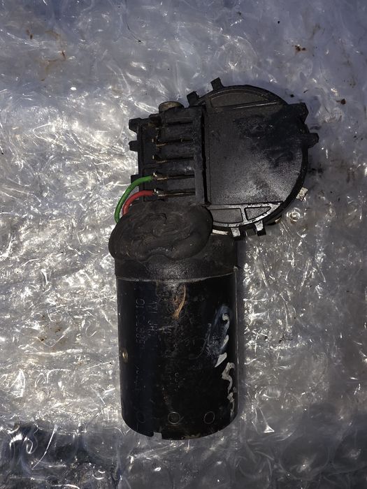 5 пина букса Bosch моторче за чистачки А4 Б5