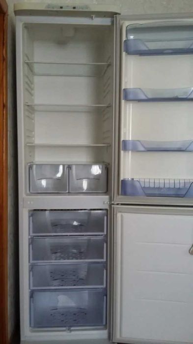 Продам 2-х камерный холодильник