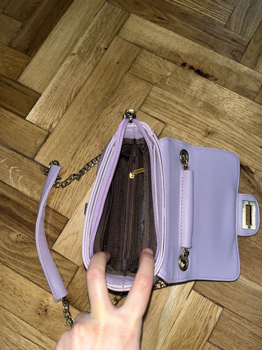 Малка лилава чанта, носена 1-2 пъти -15лв