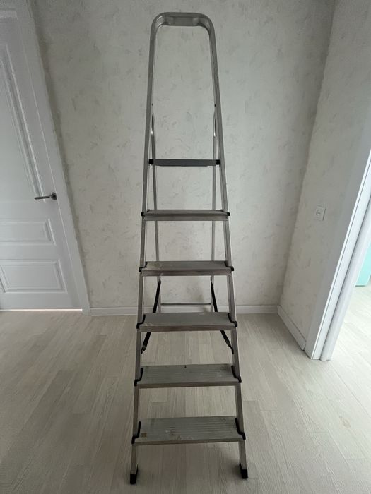 Стремянка (6 ступенек)