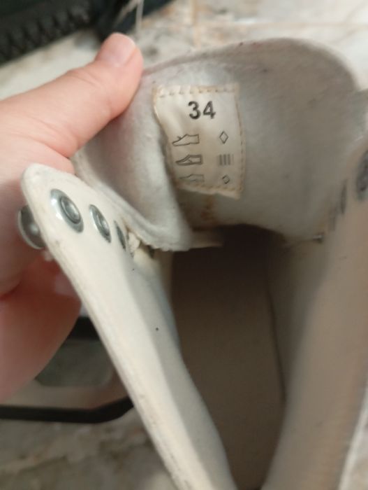 Коньки фигурные.