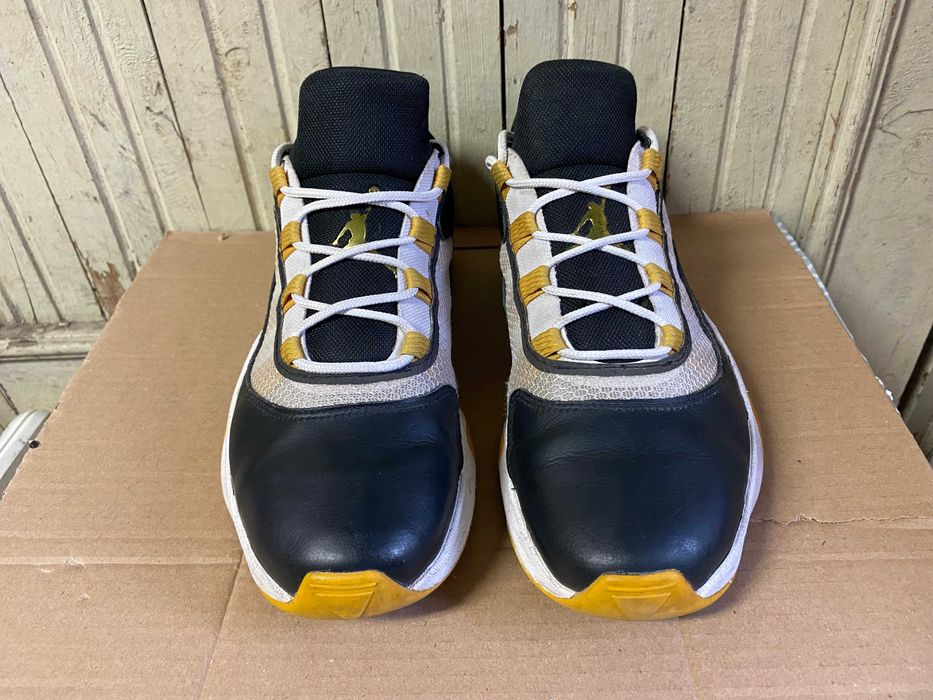 ''Jordan 11 CMFT Low Black Gold White''оригинални маратонки 42.5 номер