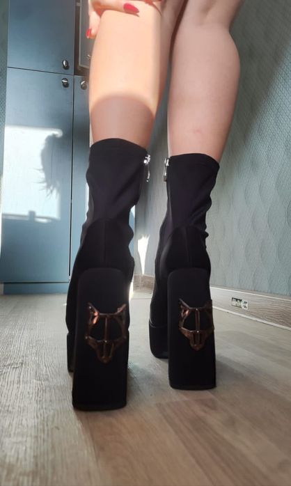 Ботильоны демисезонные на высоком каблуке и платформе .