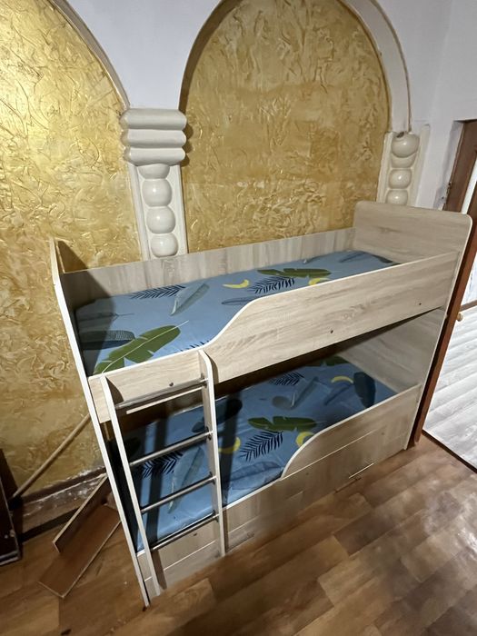 Продам кровать двухяростный