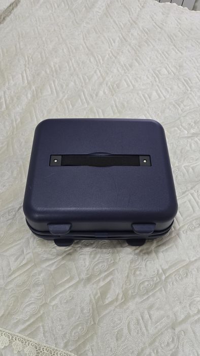 Продам маленький чемодан