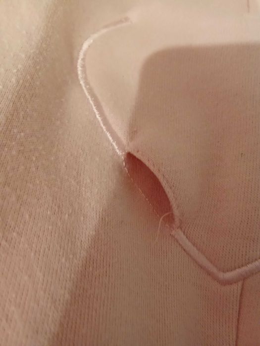 Ватиран розов  екип с мечета 8-9 г.- 16 евро.