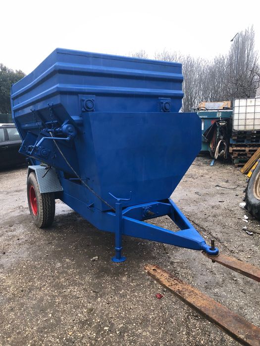 Remorcă amestecător de furaje
