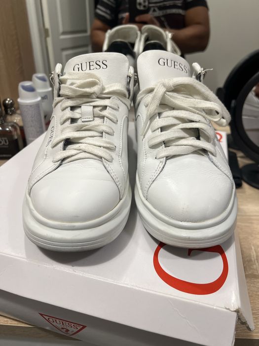 Кожени обувки Guess