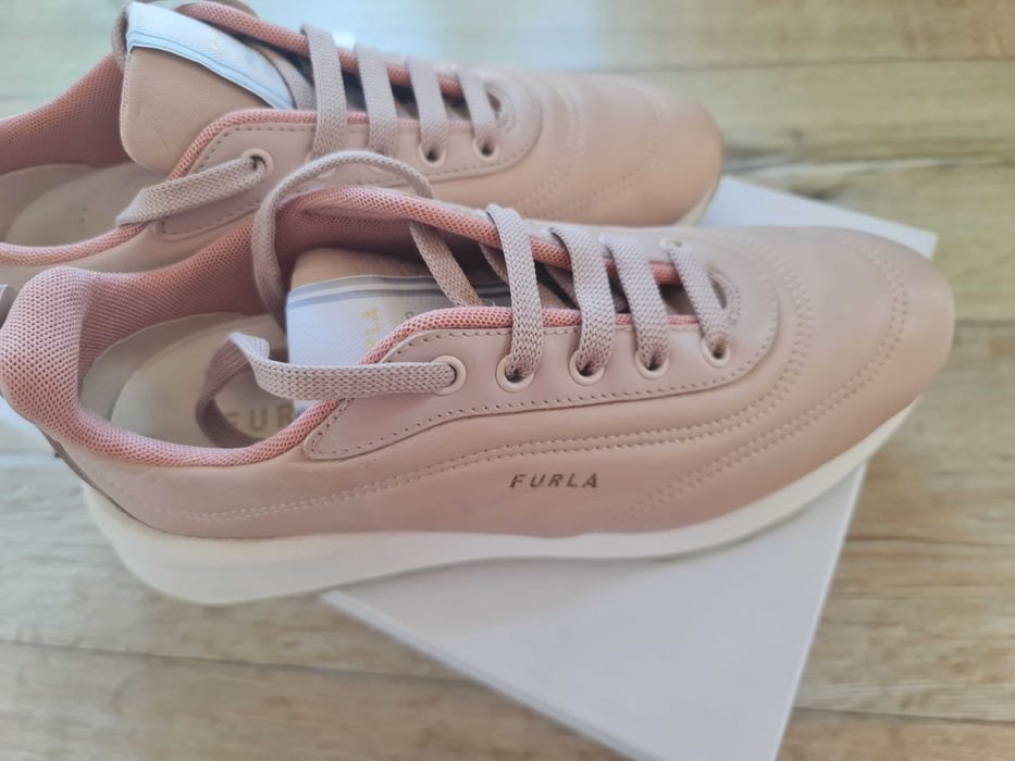 Спортен шик Furla естествена кожа , миналогодишна кокекция
