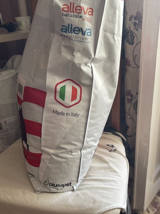 Продам корм для маленьких собачек .