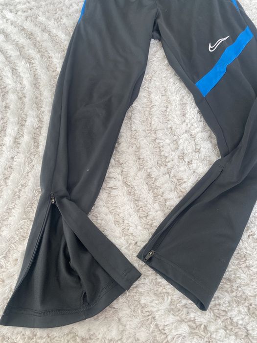 Vând set trening Nike, original luat de pe sport vision