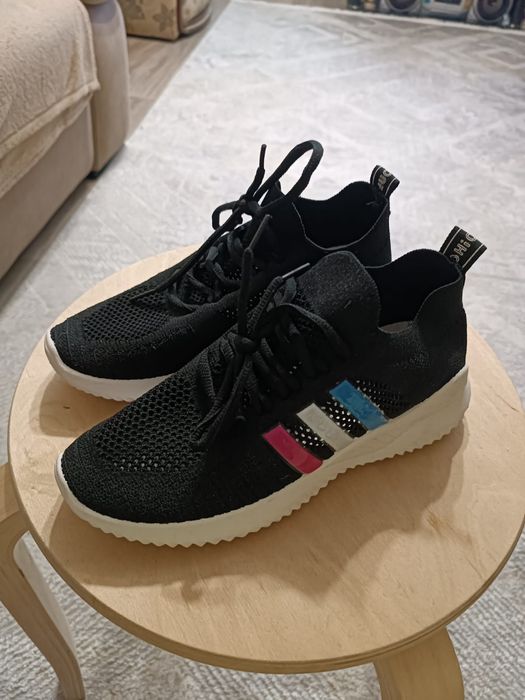 Продам кроссовки.