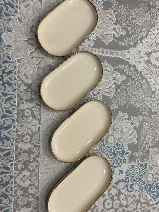 Продам два столовых сервиза!