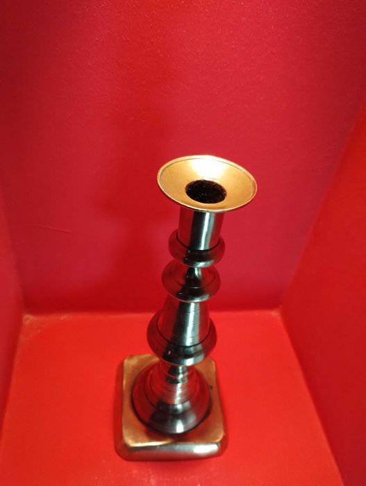 Красиви  стари  свещници месинг.