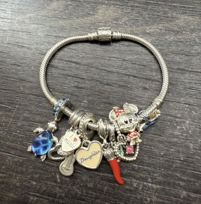 Оригинални гривна и талисмани Pandora