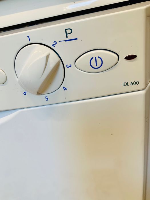 Свободностояща съдомиялна Indesit IDL 600