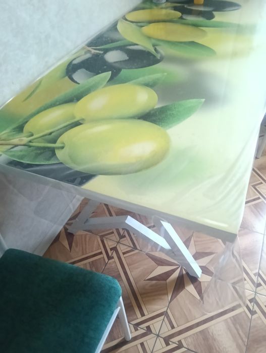 Продам стол на 8 персон