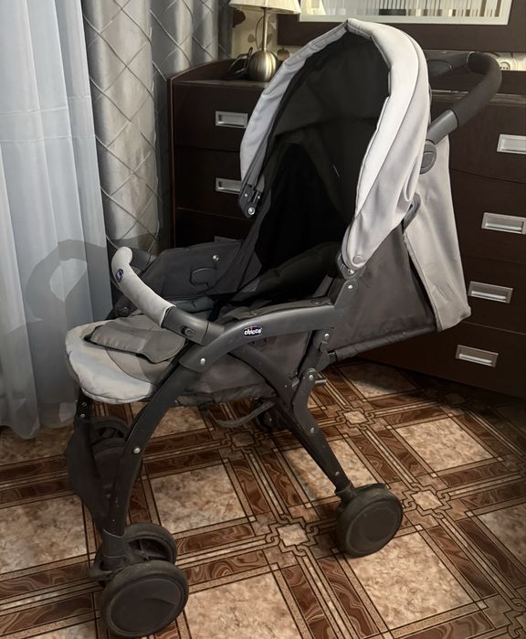 Прогулочная коляска Chicco.