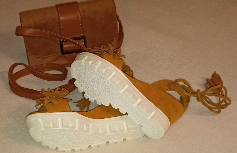 Комплект: чантичка и ЧИСТО НОВИ сандали на платформа - ИЗГОДНО!