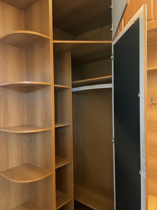 Шкаф угловой в отличном состоянии