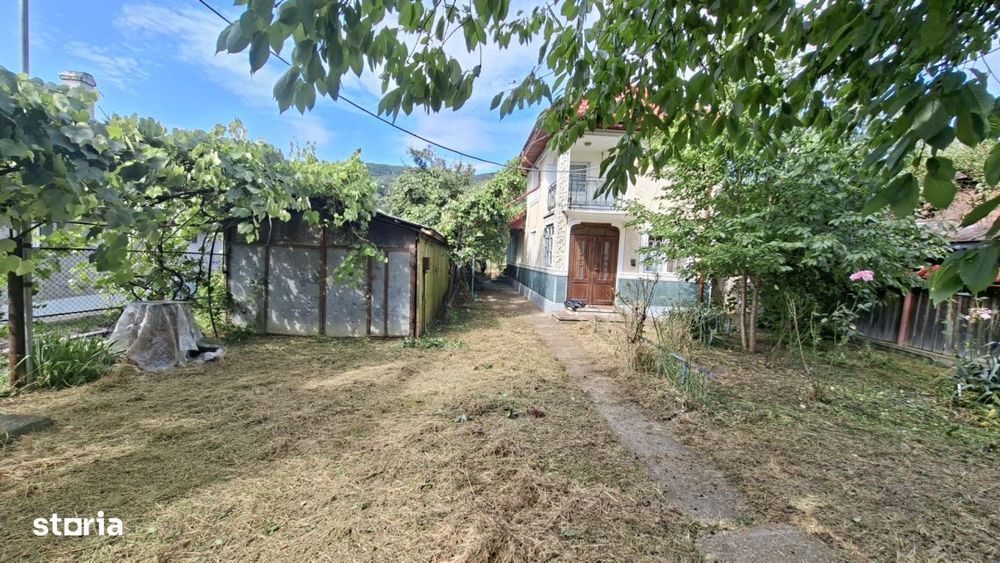 Casa cu teren foarte generos, la 5 minute de centrul orasului
