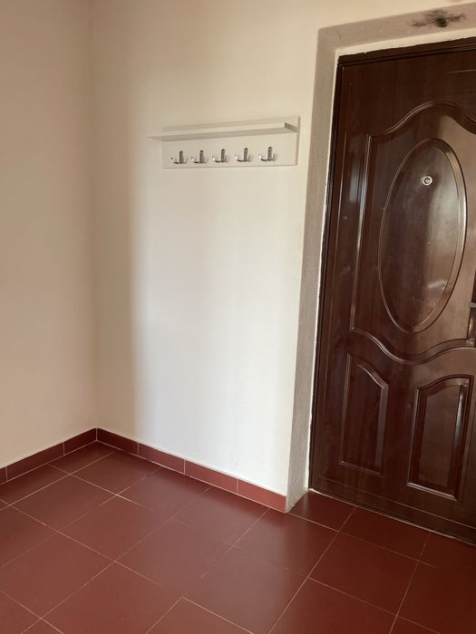 Inchiriez garsoniera zona deal