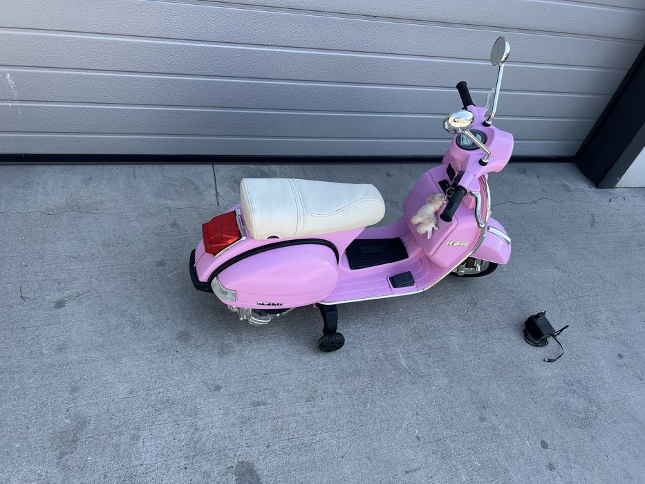 Scuter electric pentru copii - stil Vespa, roz
